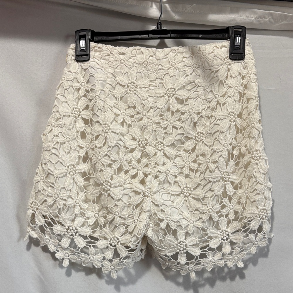 Hollister Cream Floral Lace High Waist Shorts XS117 - Picture 2 of 4